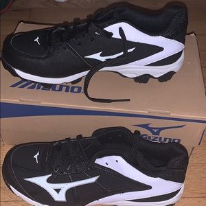 Mizuno softball cleats